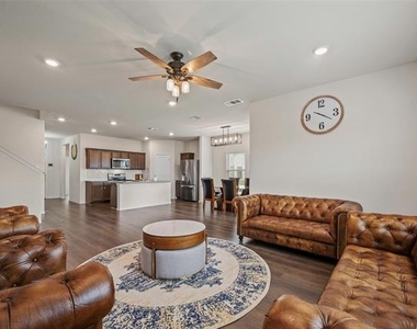 901 Euston Street - Photo Thumbnail 8