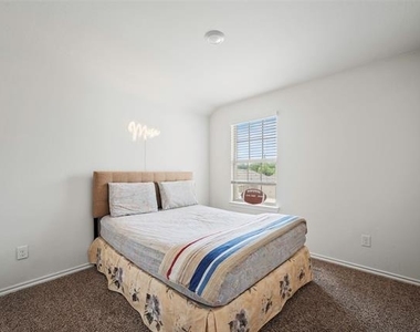 901 Euston Street - Photo Thumbnail 15