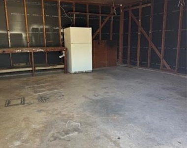700 Kindred Lane - Photo Thumbnail 16