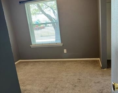 700 Kindred Lane - Photo Thumbnail 8