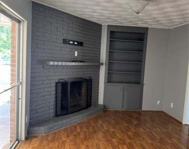 700 Kindred Lane - Photo Thumbnail 4