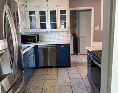 700 Kindred Lane - Photo Thumbnail 5