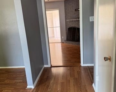 700 Kindred Lane - Photo Thumbnail 3
