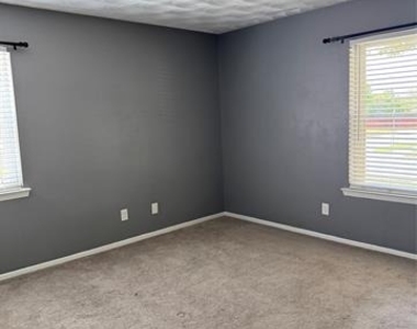 700 Kindred Lane - Photo Thumbnail 9