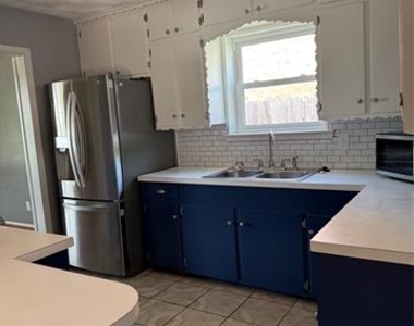 700 Kindred Lane - Photo Thumbnail 6