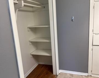 700 Kindred Lane - Photo Thumbnail 12