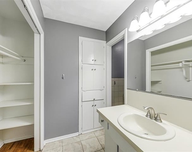 700 Kindred Lane - Photo Thumbnail 18