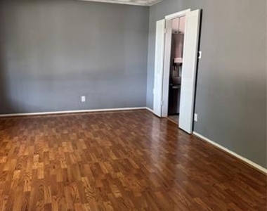700 Kindred Lane - Photo Thumbnail 2