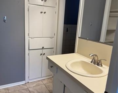 700 Kindred Lane - Photo Thumbnail 11