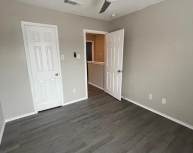 611 Oriole Boulevard - Photo Thumbnail 8