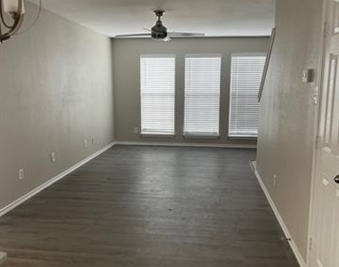 611 Oriole Boulevard - Photo Thumbnail 4