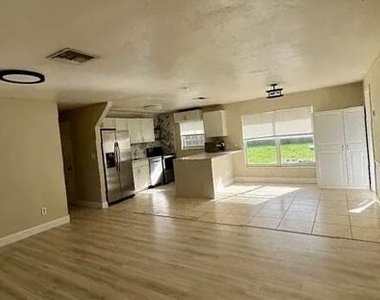 2831 Ne Savannah Road - Photo Thumbnail 2