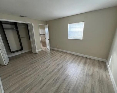 2831 Ne Savannah Road - Photo Thumbnail 8