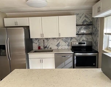 2831 Ne Savannah Road - Photo Thumbnail 4