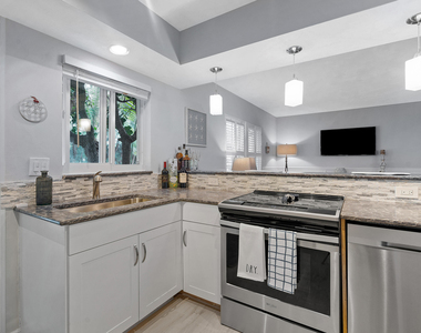 1030 Langer Way - Photo Thumbnail 8