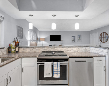 1030 Langer Way - Photo Thumbnail 9