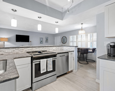 1030 Langer Way - Photo Thumbnail 7