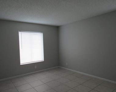703 Sunny Pine Way - Photo Thumbnail 8