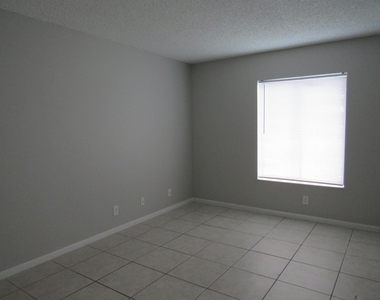 703 Sunny Pine Way - Photo Thumbnail 7