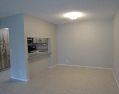703 Sunny Pine Way - Photo Thumbnail 3