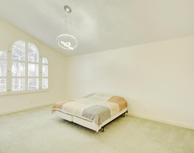 6646 Oakmont Way - Photo Thumbnail 5