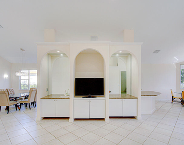 6646 Oakmont Way - Photo Thumbnail 17