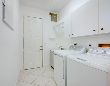 6646 Oakmont Way - Photo Thumbnail 8