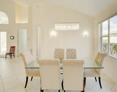 6646 Oakmont Way - Photo Thumbnail 11