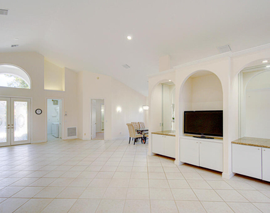 6646 Oakmont Way - Photo Thumbnail 18