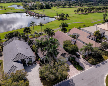 6646 Oakmont Way - Photo Thumbnail 2