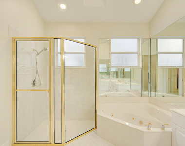 6646 Oakmont Way - Photo Thumbnail 7