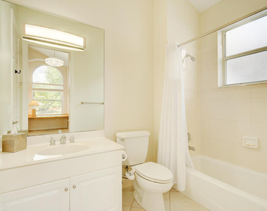 6646 Oakmont Way - Photo Thumbnail 10