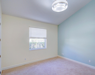 6646 Oakmont Way - Photo Thumbnail 14