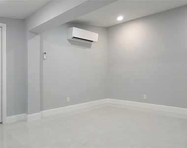 4365 27th Avenue - Photo Thumbnail 3