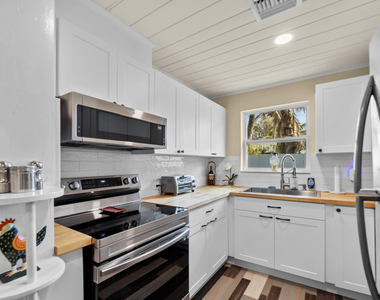 2396 Easy Street - Photo Thumbnail 6