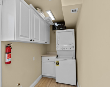 2396 Easy Street - Photo Thumbnail 12