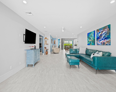2754 Ne 31st Court - Photo Thumbnail 9