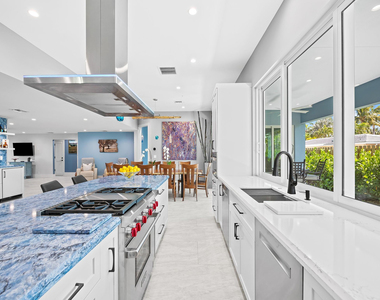 2754 Ne 31st Court - Photo Thumbnail 5