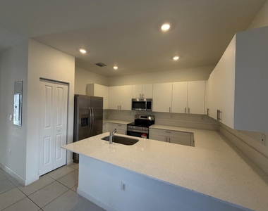 2885 Se 25th Road - Photo Thumbnail 16