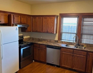 2515 N Douglas Avenue - Photo Thumbnail 2