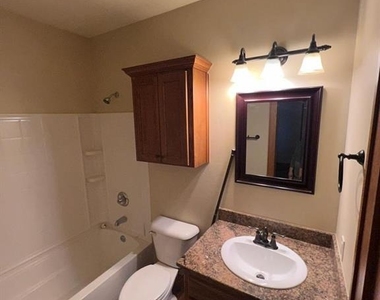 2515 N Douglas Avenue - Photo Thumbnail 3