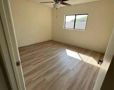 235 W 4th Street - Photo Thumbnail 14