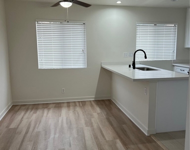 235 W 4th Street - Photo Thumbnail 22