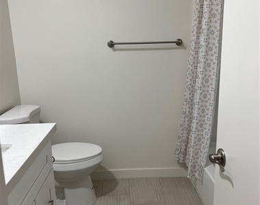 235 W 4th Street - Photo Thumbnail 24