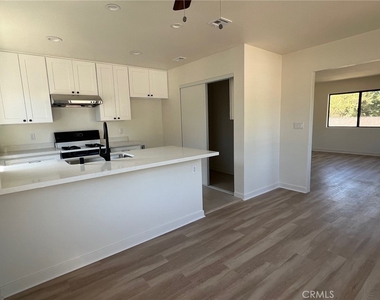 235 W 4th Street - Photo Thumbnail 11