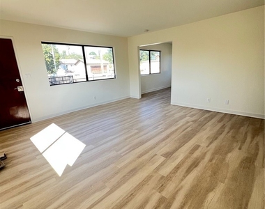 235 W 4th Street - Photo Thumbnail 5