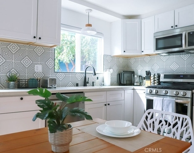 1219 N Alexandria Avenue - Photo Thumbnail 17