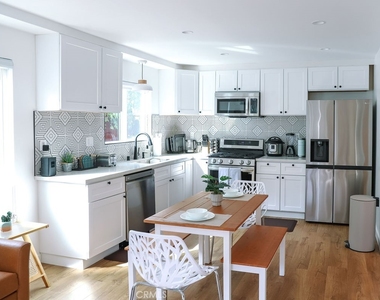 1219 N Alexandria Avenue - Photo Thumbnail 12