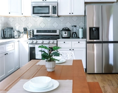 1219 N Alexandria Avenue - Photo Thumbnail 13