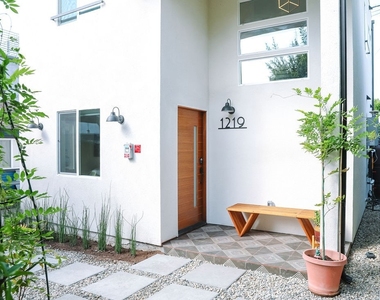 1219 N Alexandria Avenue - Photo Thumbnail 43